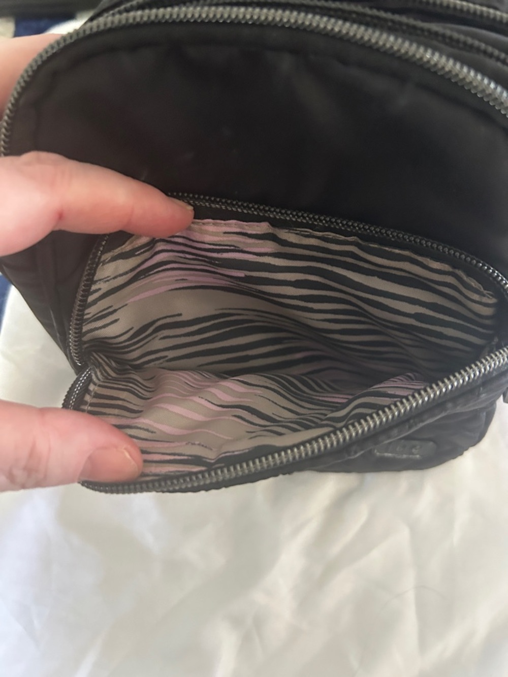 Black Quilted Crossbody Bag  Lug - Picture 3 of 7